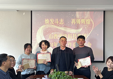 寧總給行政財務共享勞模頒獎.jpg